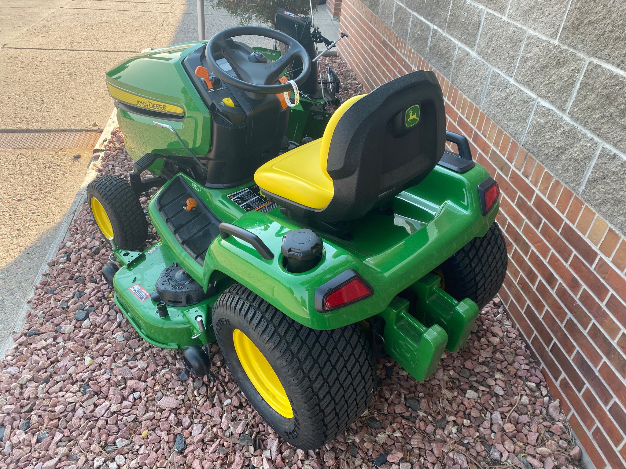 2024 John Deere X570 Image 3