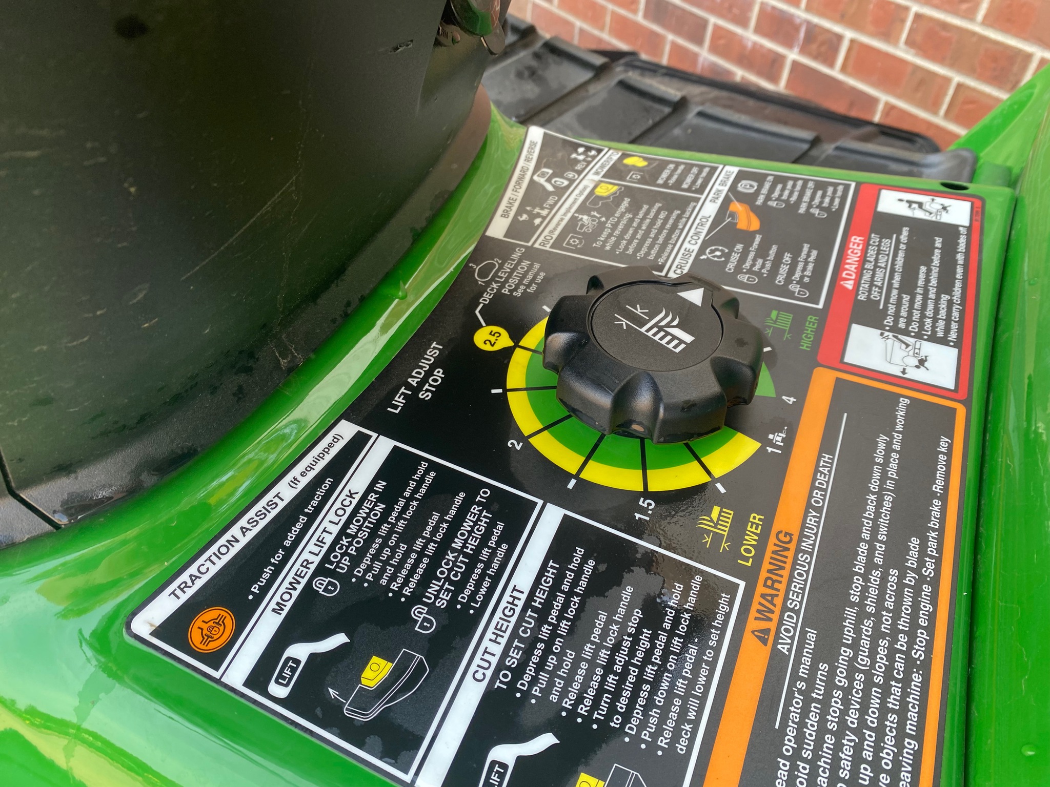 2024 John Deere X570 Image 6