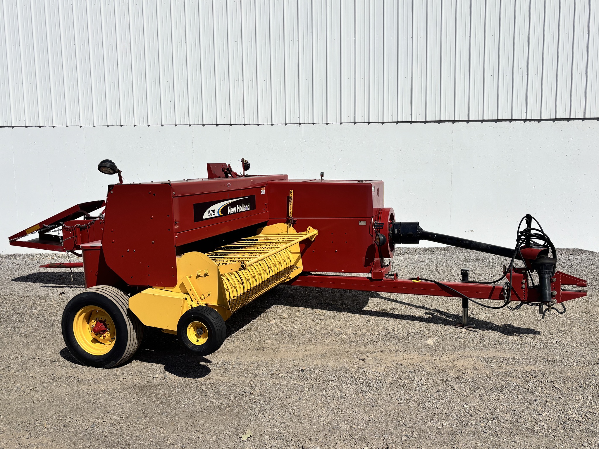 2005 New Holland 575 Image 1