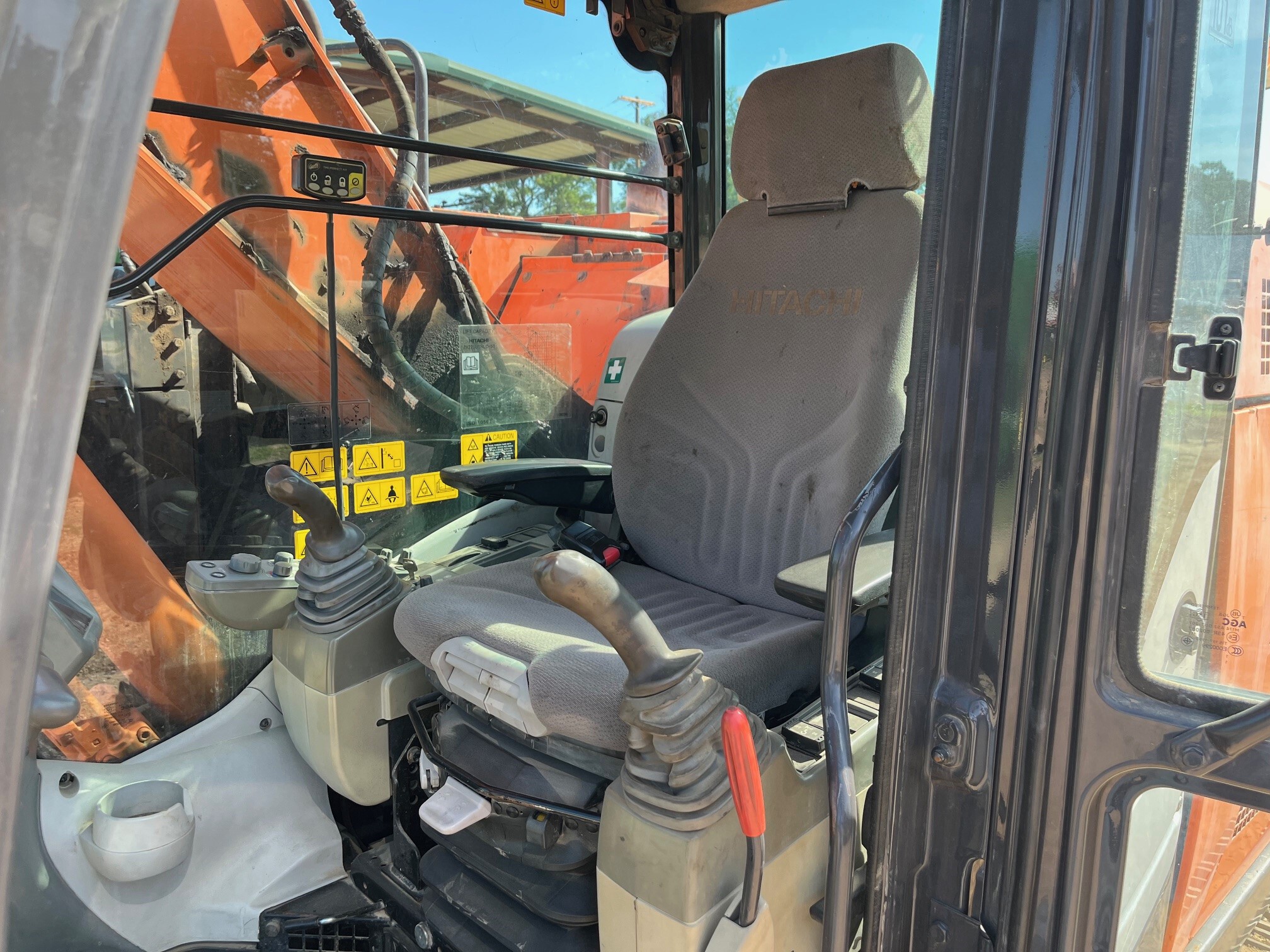2014 Hitachi ZX225US LC-5B Image 5