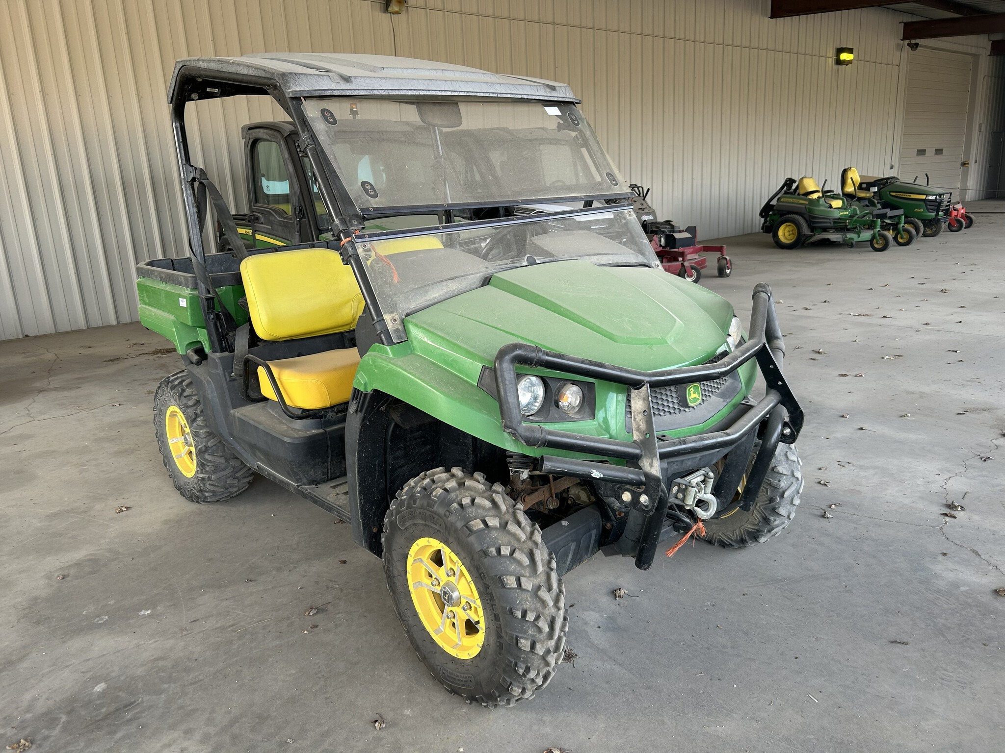 2013 John Deere XUV 550 GREEN Image 2