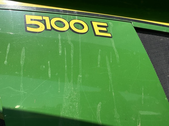 2015 John Deere 5100E Photo 2