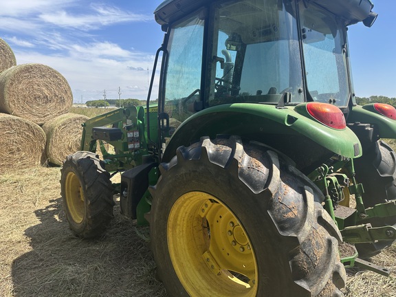 2015 John Deere 5100E Photo 7