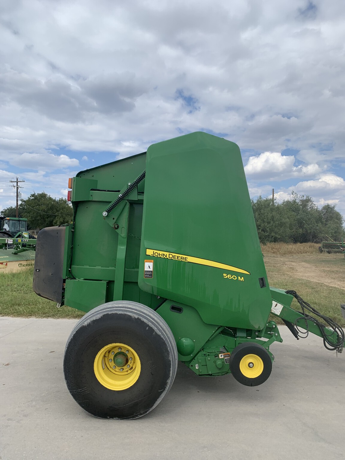 2021 John Deere 560M Image 2