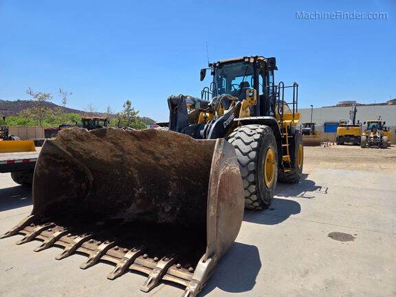 2022 John Deere 744L | Wheel Loaders | MachineFinder