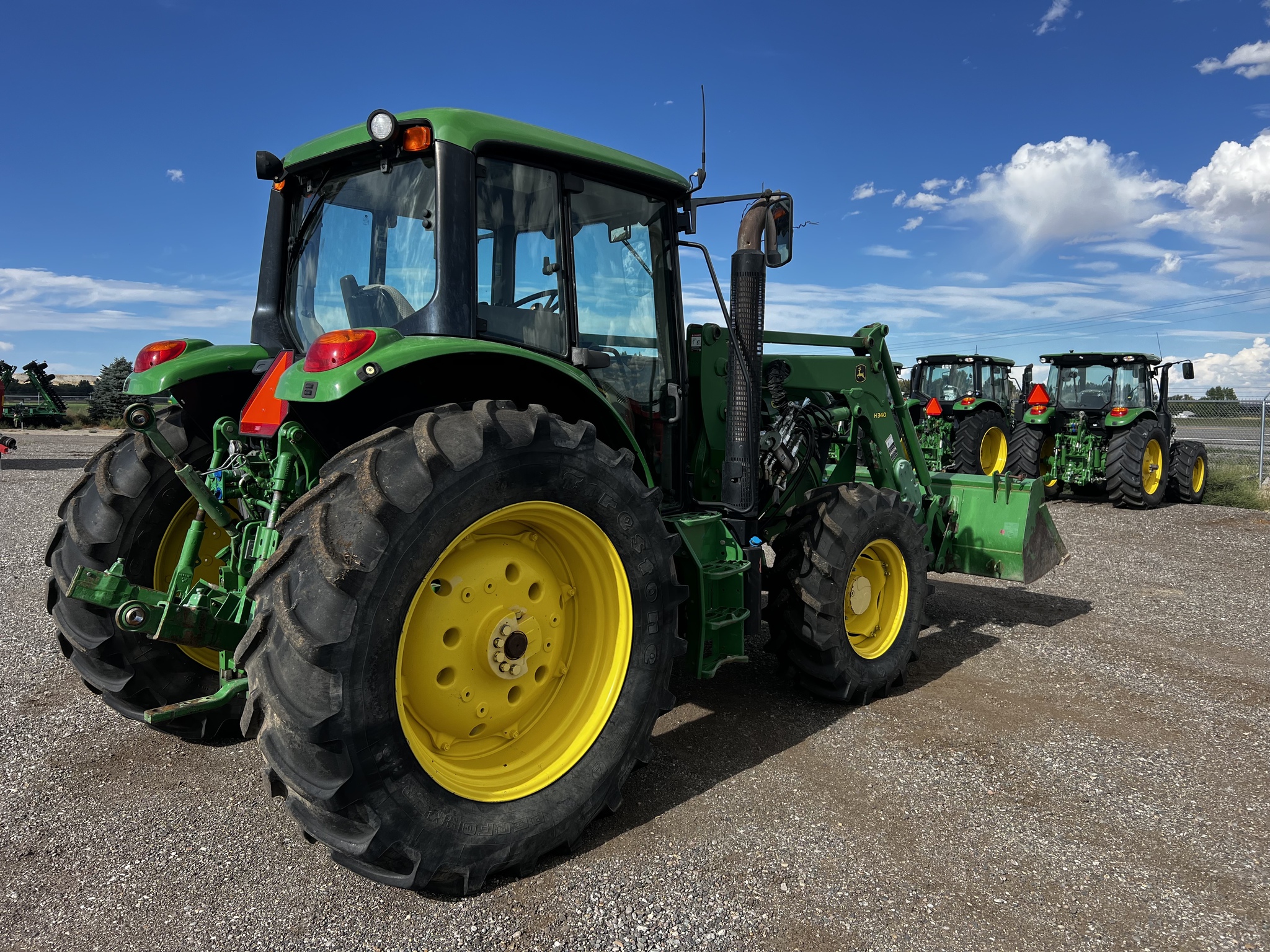 2014 John Deere 6105M Image 3