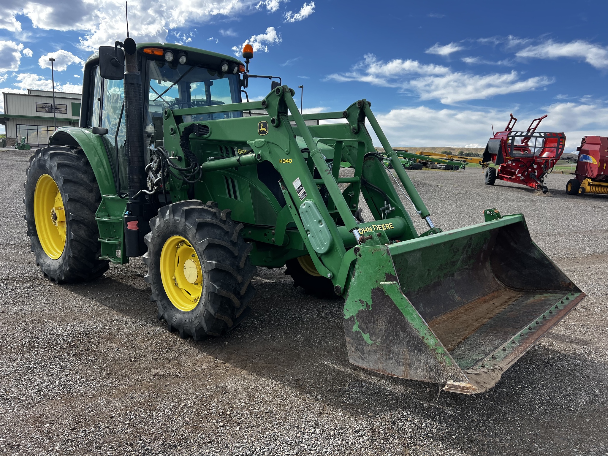 2014 John Deere 6105M Image 2