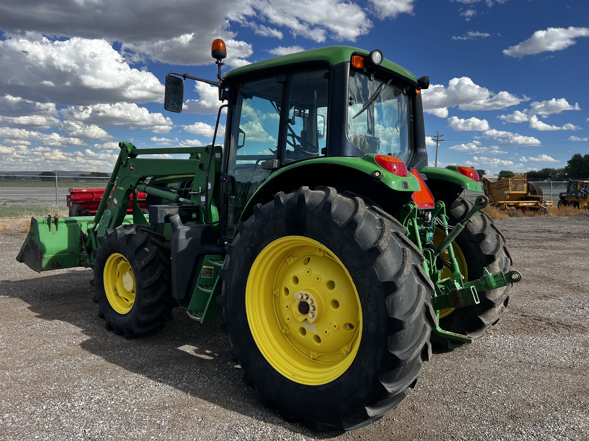 2014 John Deere 6105M Image 4