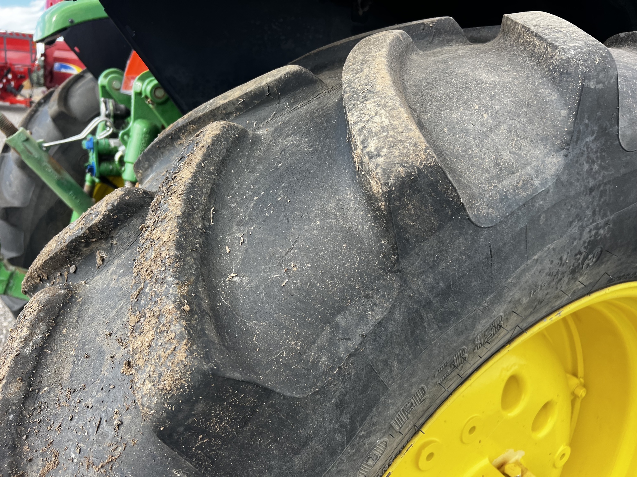 2014 John Deere 6105M Image 17