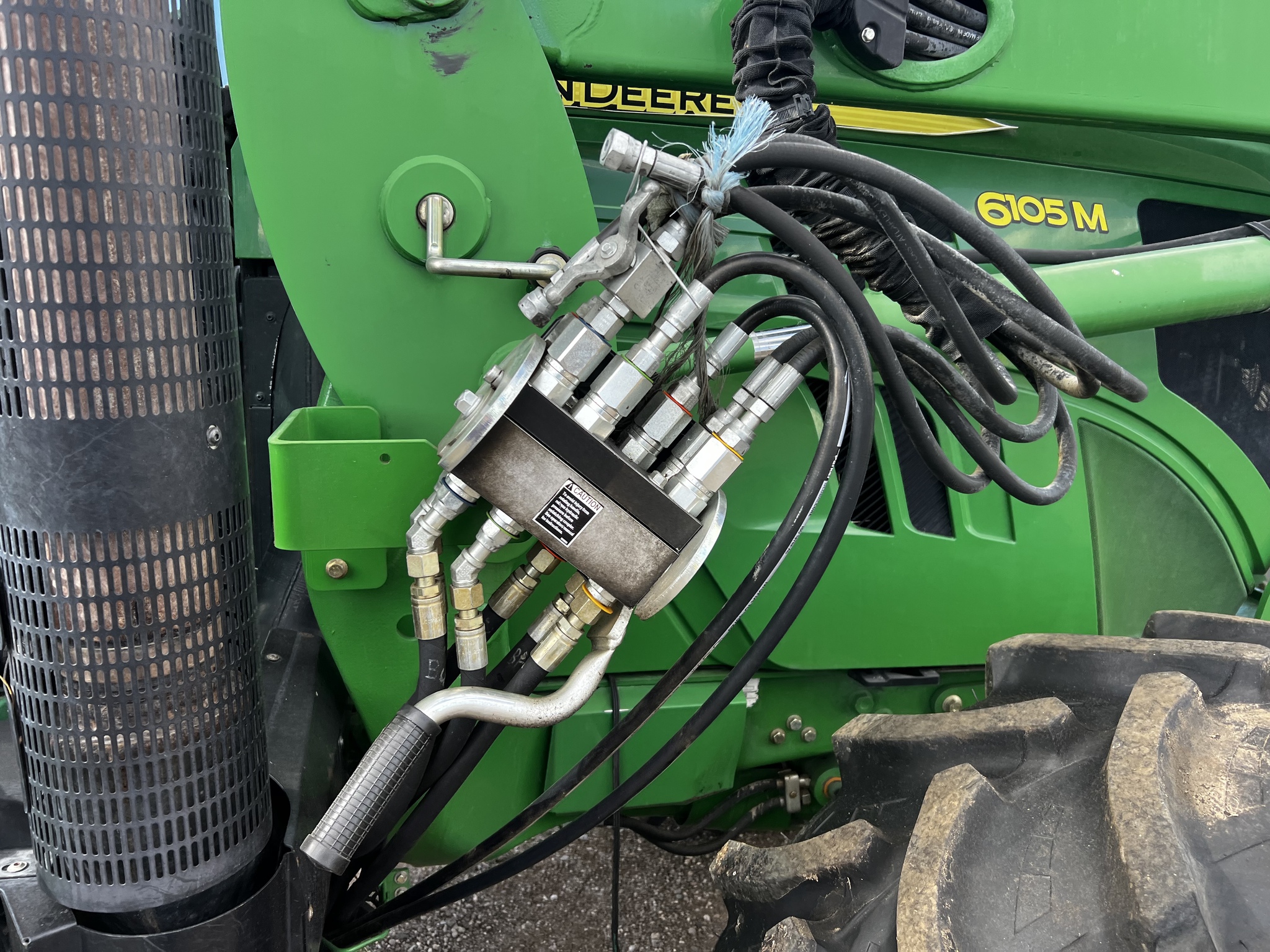 2014 John Deere 6105M Image 15