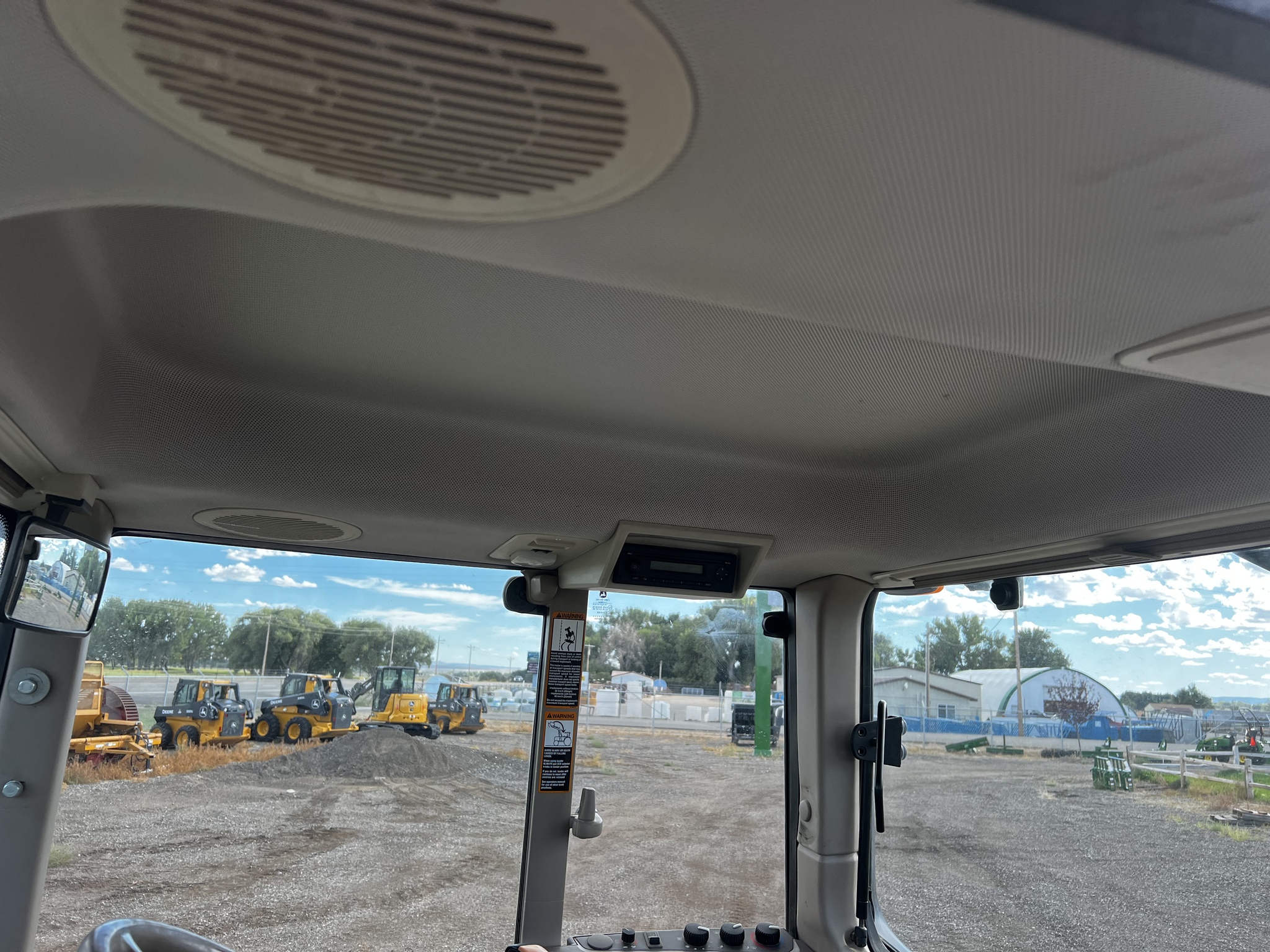 2014 John Deere 6105M Image 11