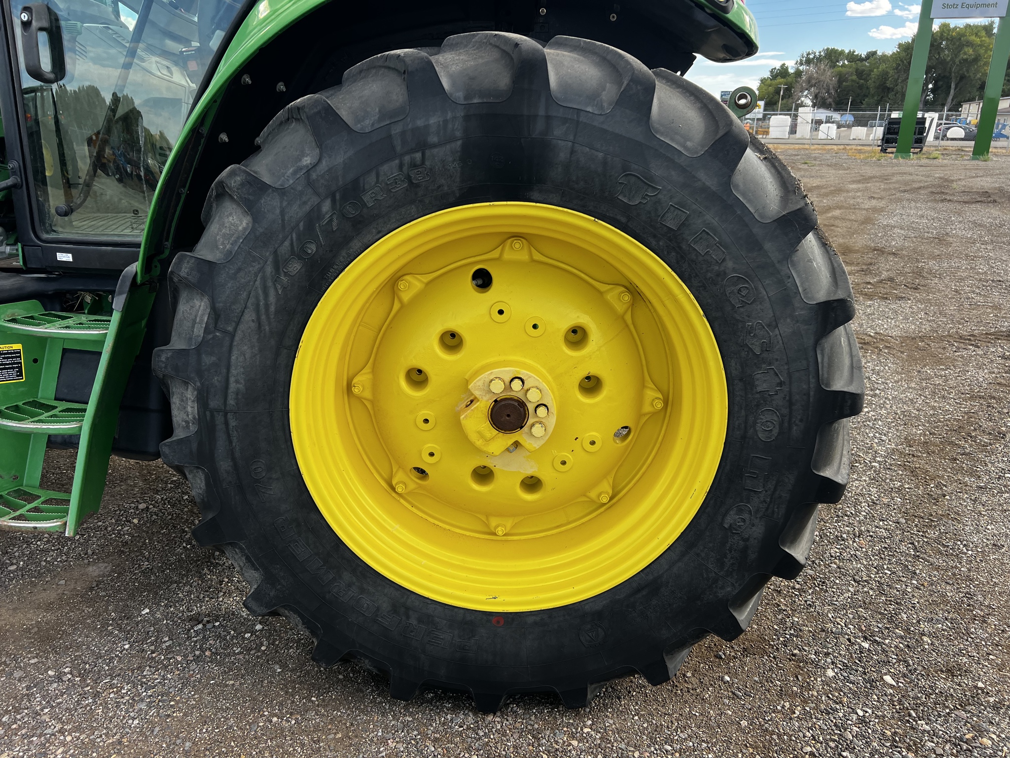 2014 John Deere 6105M Image 19