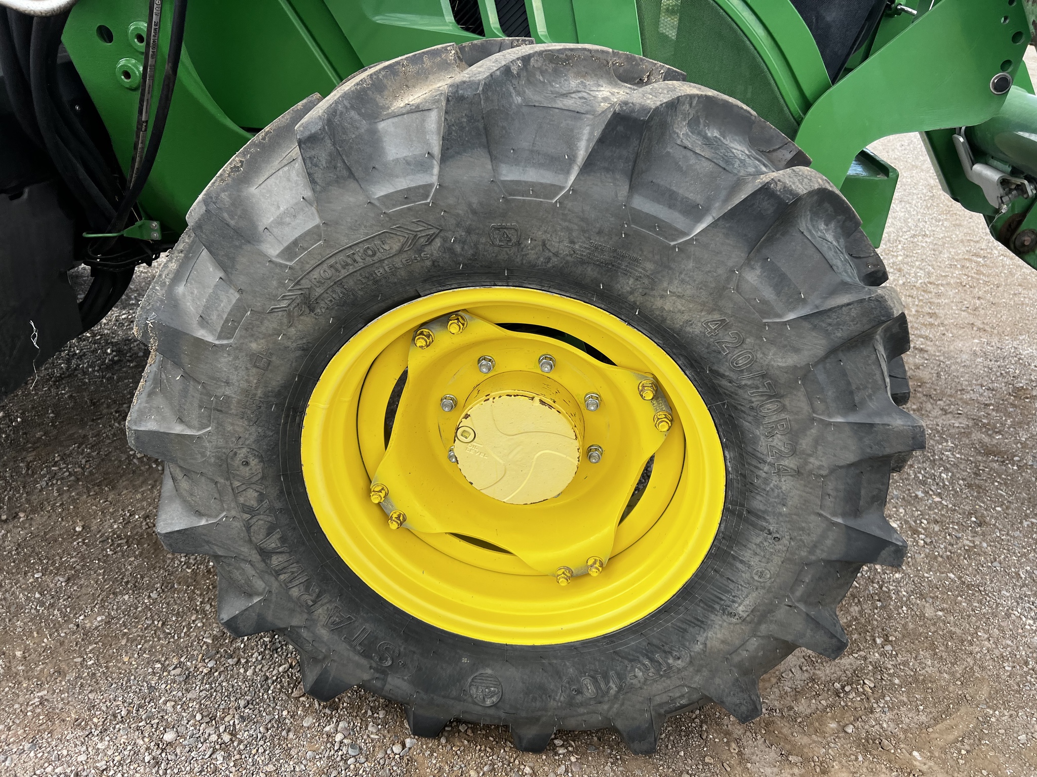 2014 John Deere 6105M Image 22