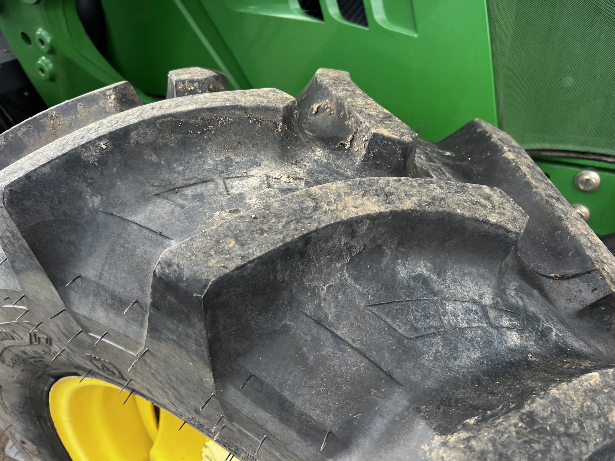 2014 John Deere 6105M Image 23