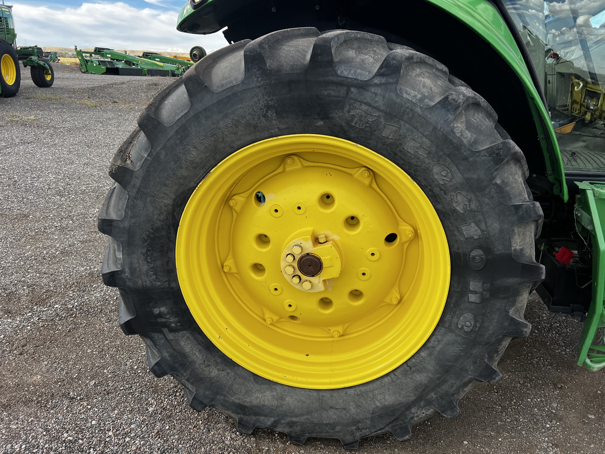 2014 John Deere 6105M Image 24