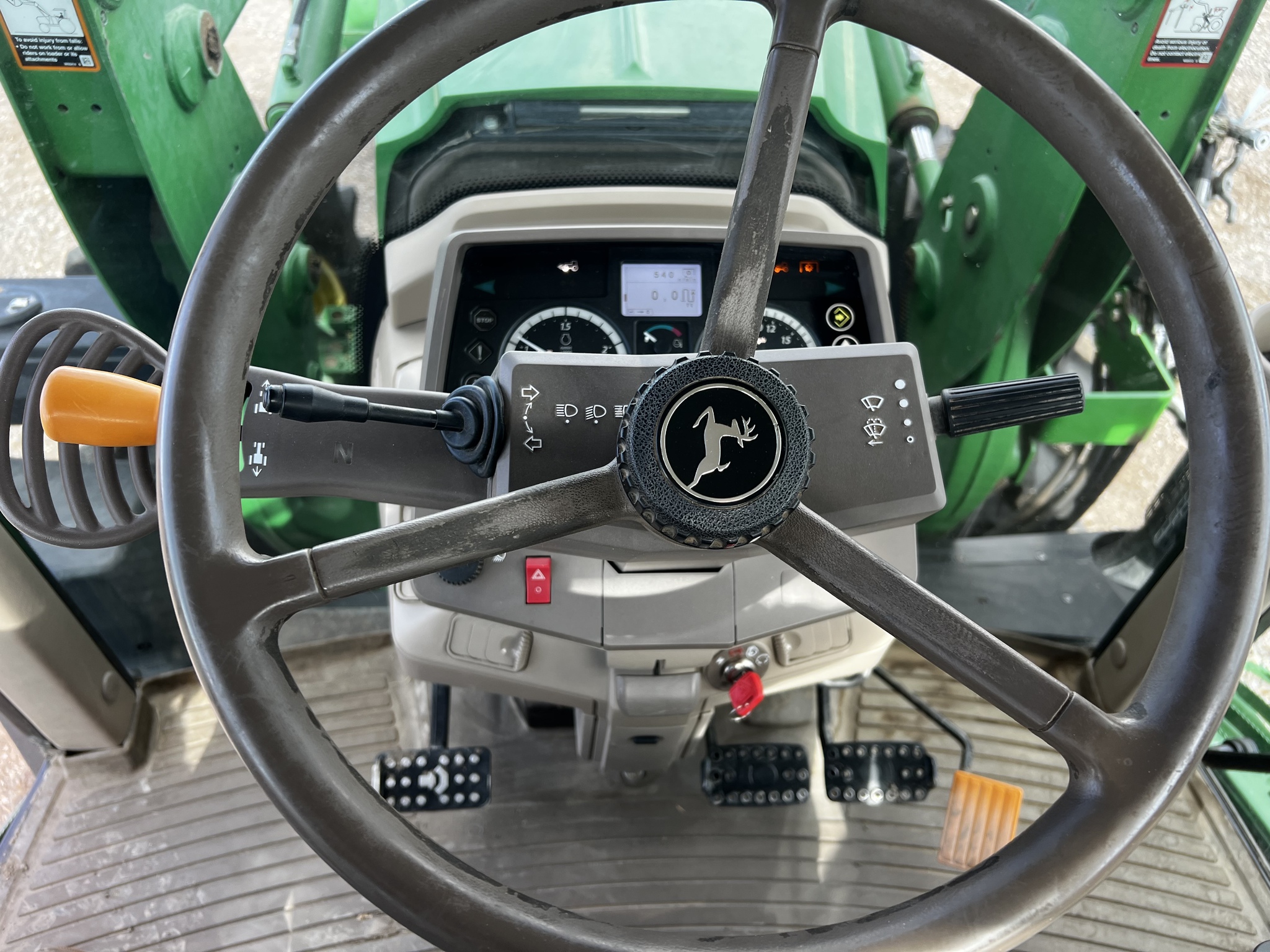 2014 John Deere 6105M Image 12