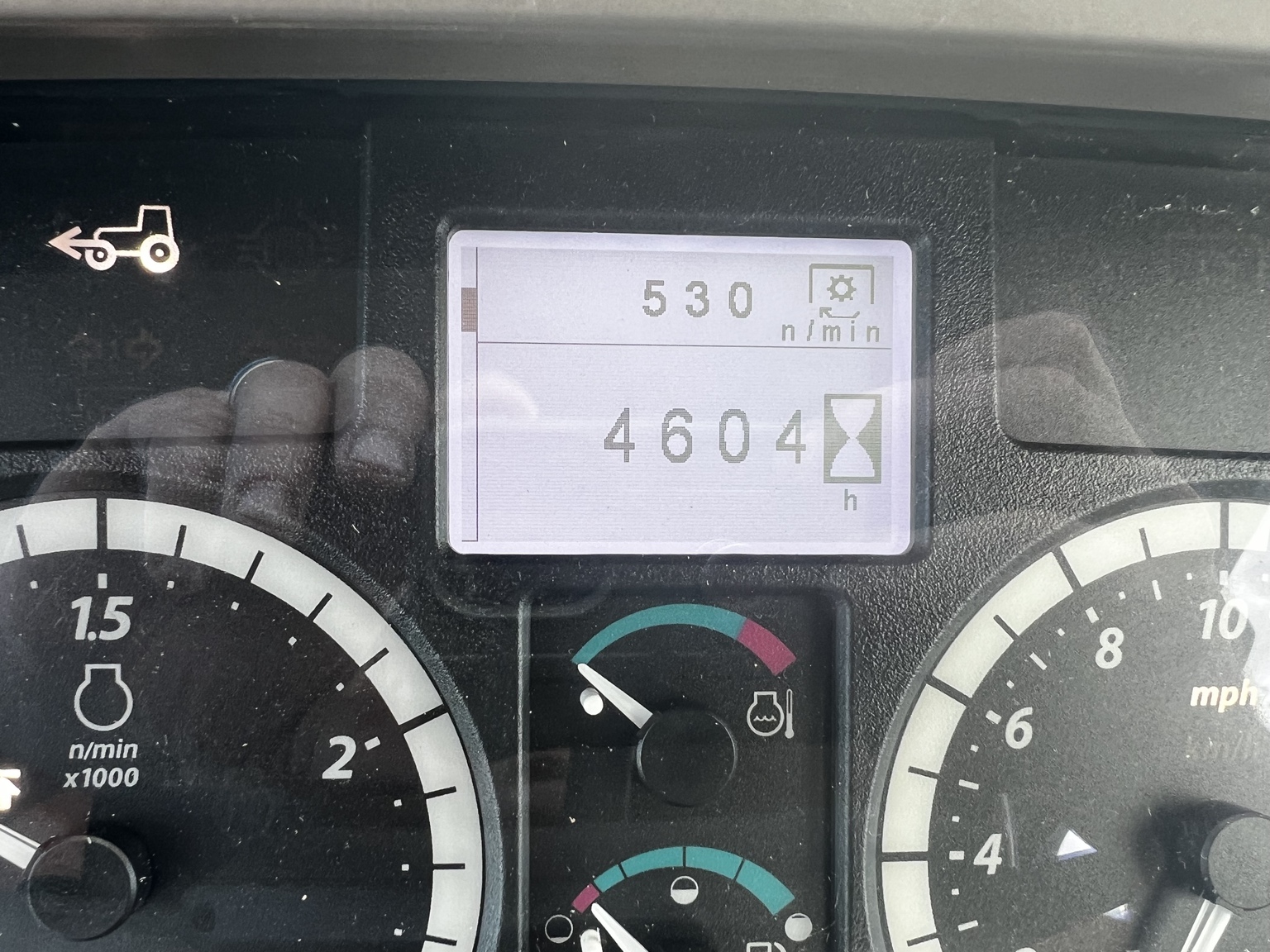 2014 John Deere 6105M Image 6