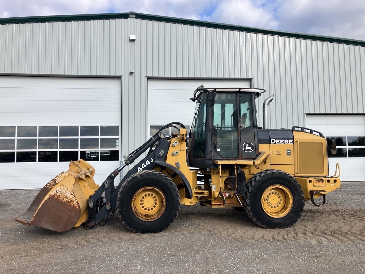 2004 John Deere 444J Image 2
