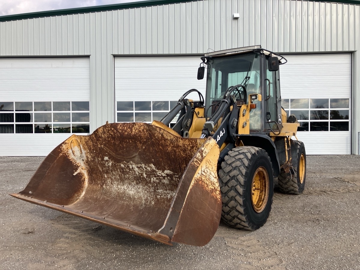 2004 John Deere 444J Image 4