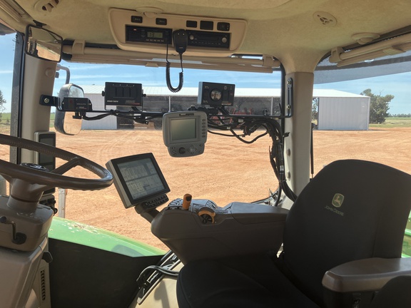 John Deere 9520R image 34