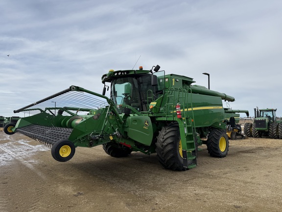 Photo of a 2020 John Deere T670