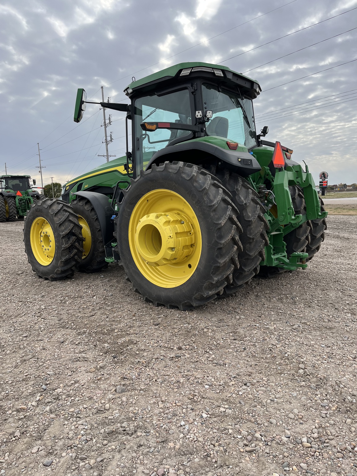 2023 John Deere 8R 310 Image 4