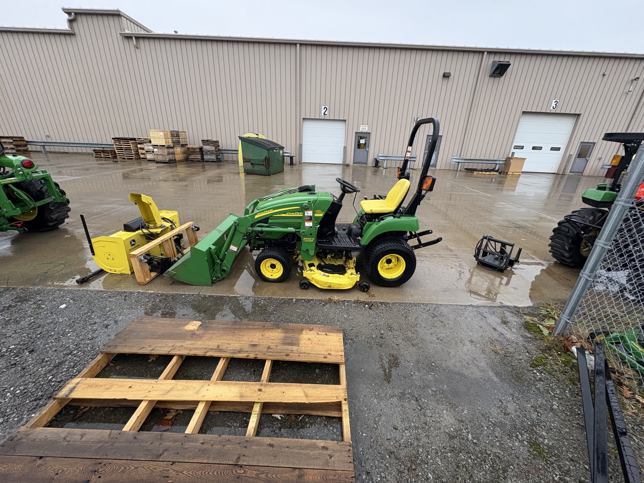 2006 John Deere 2305 Image 4