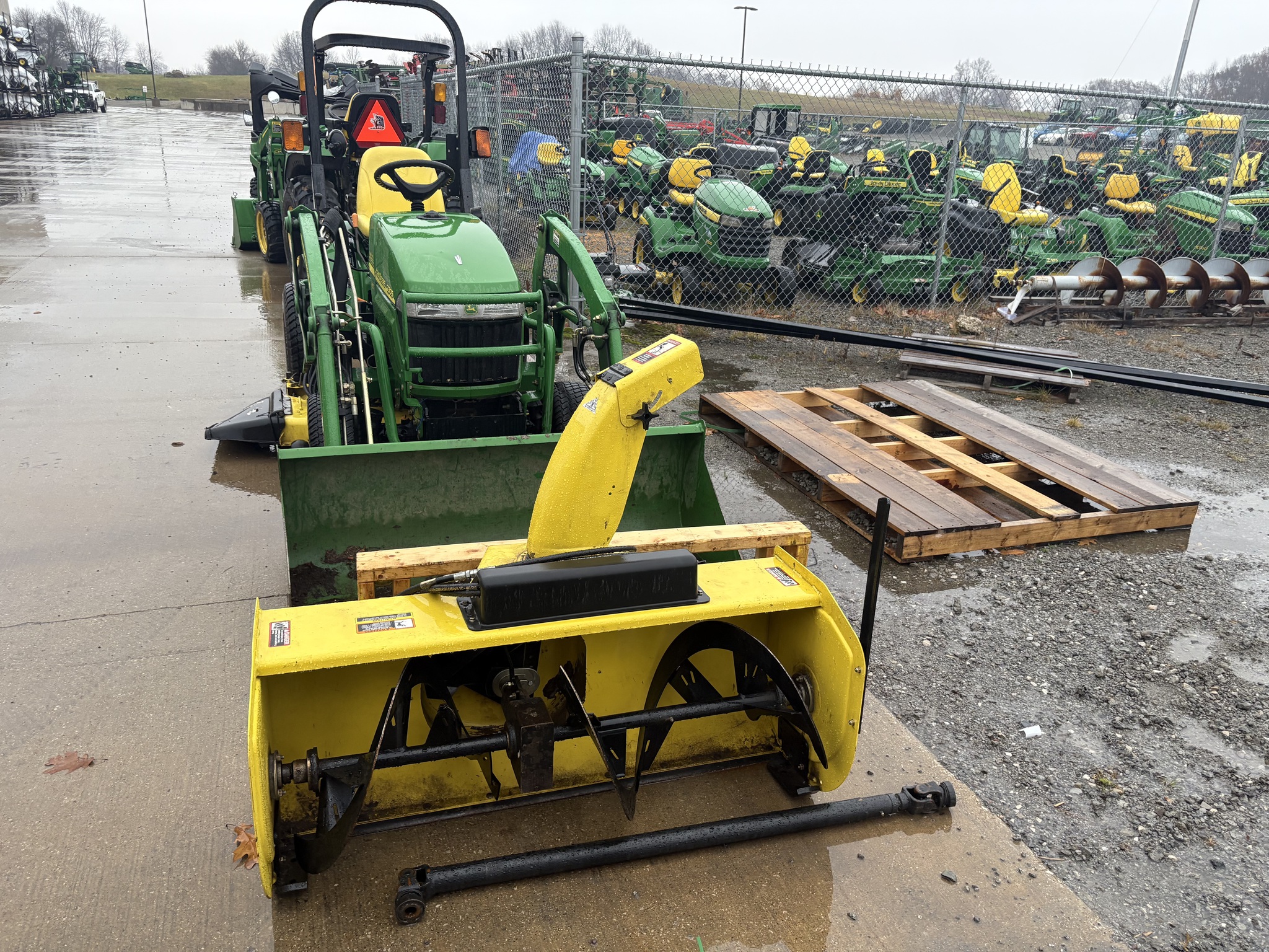 2006 John Deere 2305 Image 5