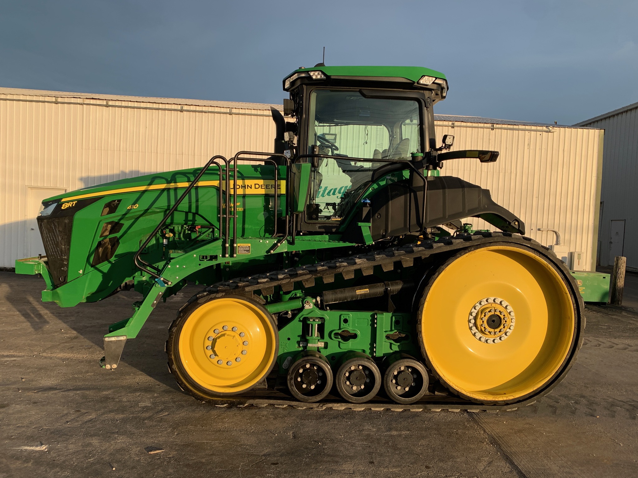  2021 John Deere 8RT 410 at Heritage Tractor in Lamar, MO