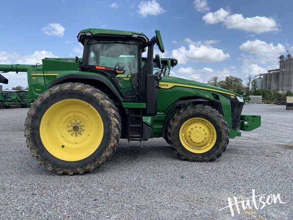 Photo of 2024 John Deere 8R 230