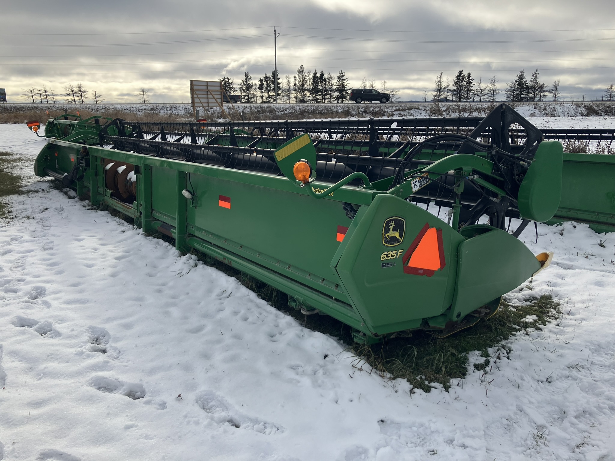 2009 John Deere 635F Image 2