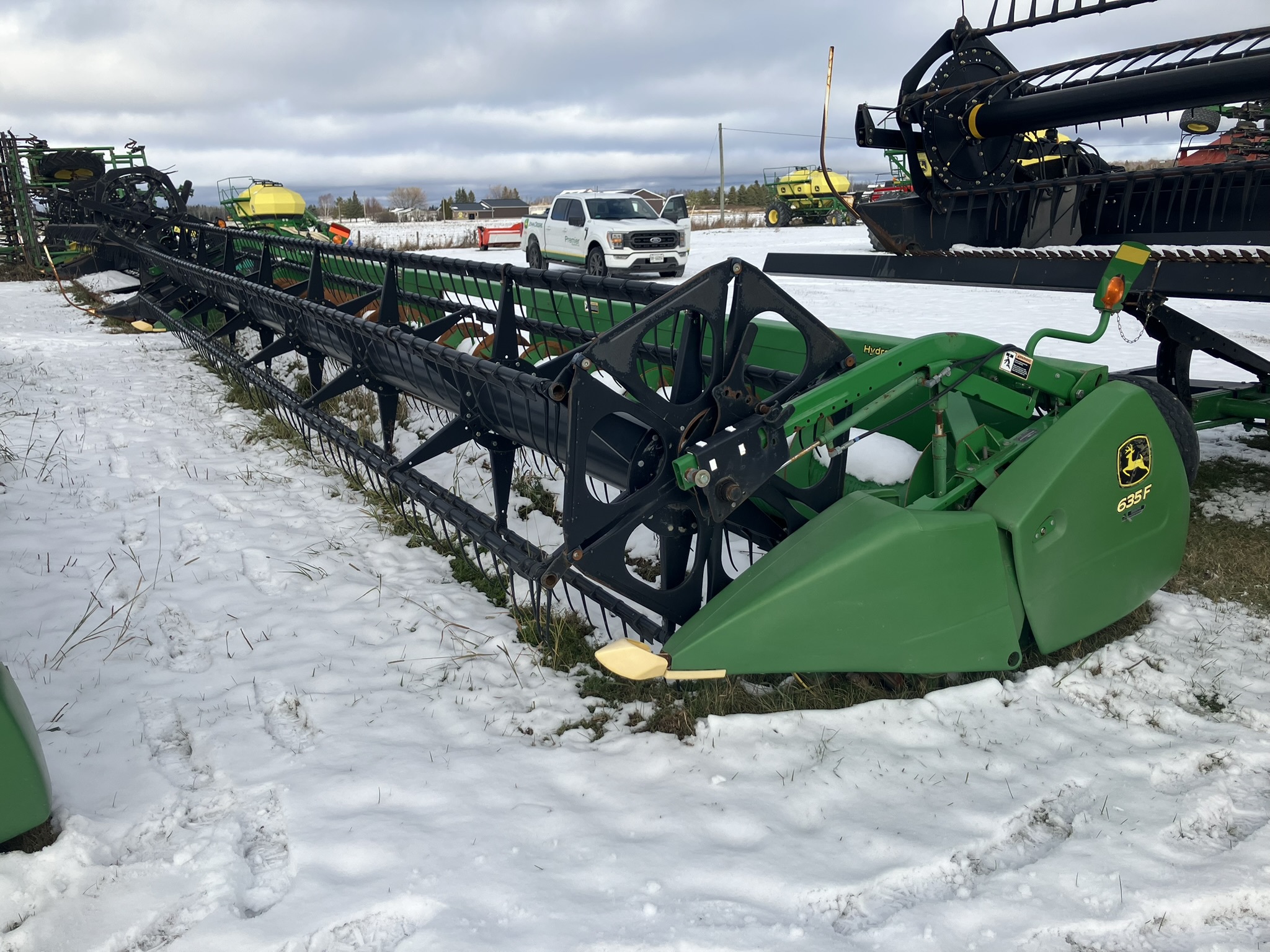 2009 John Deere 635F Image 4