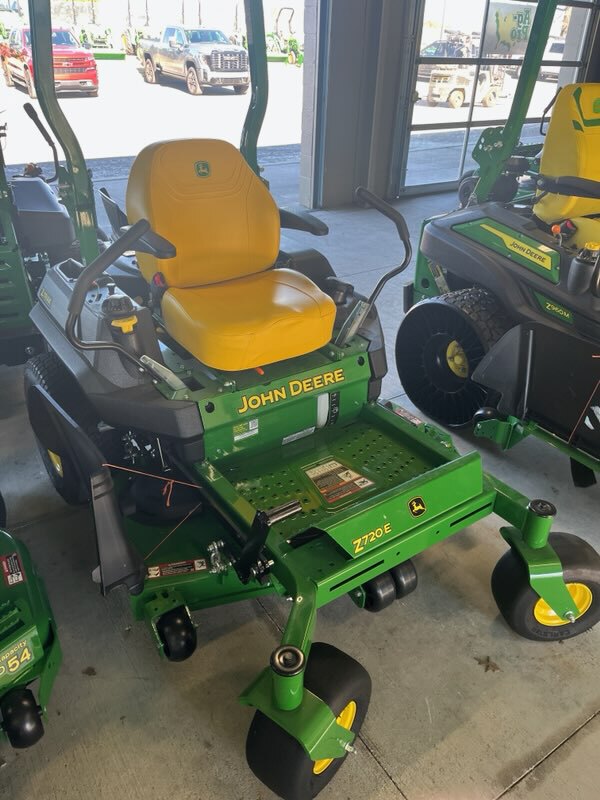 2024 John Deere Z720E Image 2