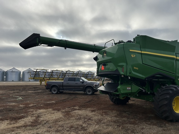 Used 2025 John Deere S7 900 Combines at Horizon Ag & Turf in Lloydminster, AB - Photo4