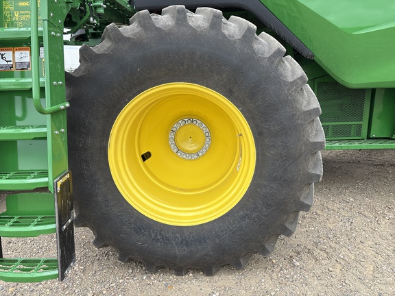 Used 2025 John Deere S7 900 Combines at Horizon Ag & Turf in Lloydminster, AB - Photo14