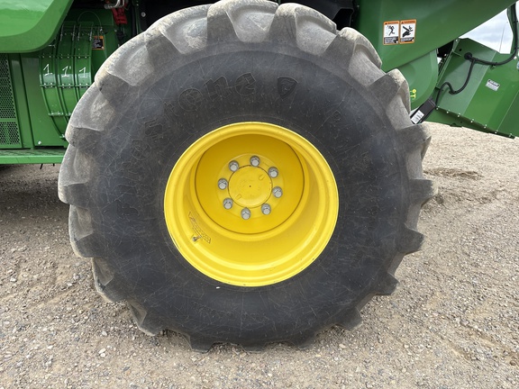 Used 2025 John Deere S7 900 Combines at Horizon Ag & Turf in Lloydminster, AB - Photo16