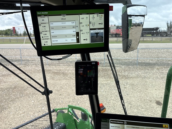 Used 2025 John Deere S7 900 Combines at Horizon Ag & Turf in Lloydminster, AB - Photo22