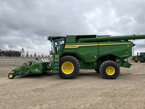 Used 2025 John Deere S7 900 Combines at Horizon Ag & Turf in Lloydminster, AB - Photo12