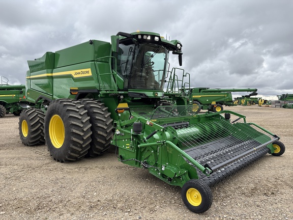 Used 2025 John Deere S7 900 Combines at Horizon Ag & Turf in Lloydminster, AB - Photo4
