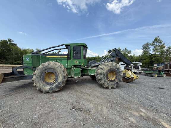 Photo of a 2018 John Deere 748L