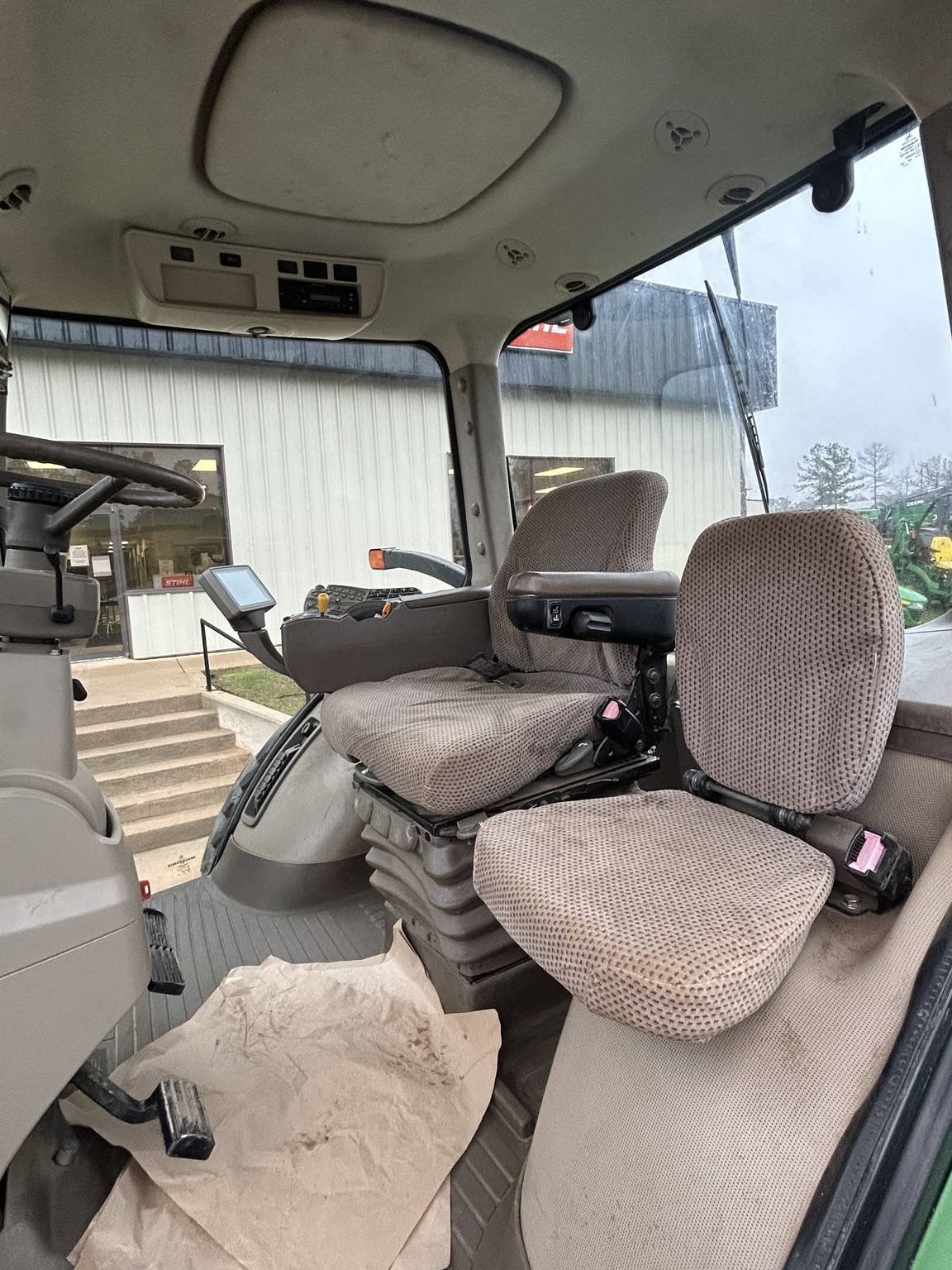 2012 John Deere 8335R Image 2