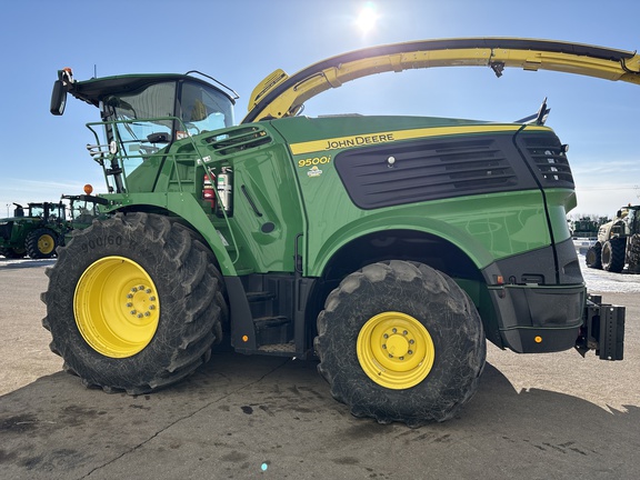 Used 2024 John Deere 9500 Self Propelled Forage Harvesters at Horizon Ag & Turf in Lloydminster, AB - Photo2