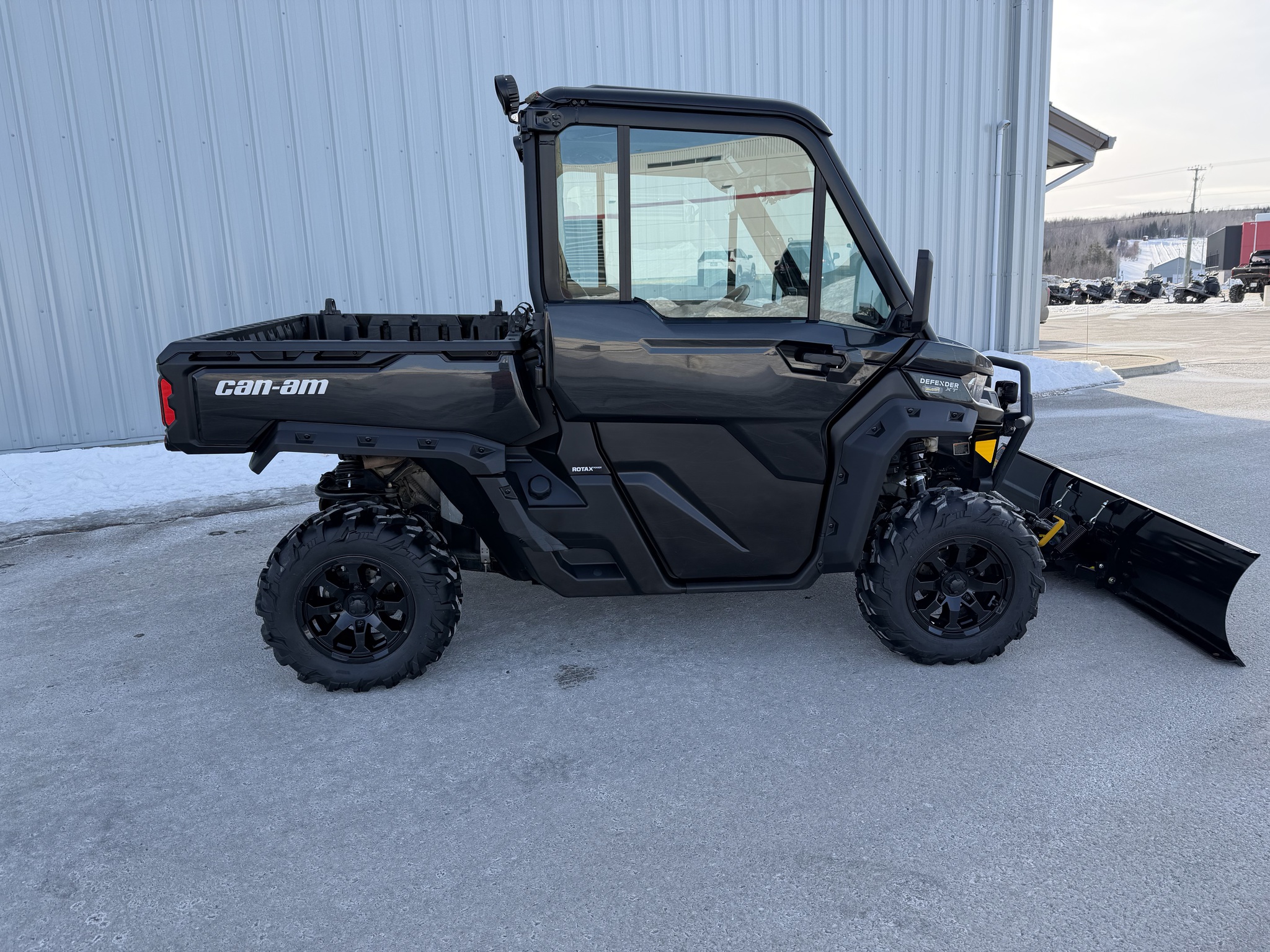 2023 Can-Am Defender XT HD10 Image 2