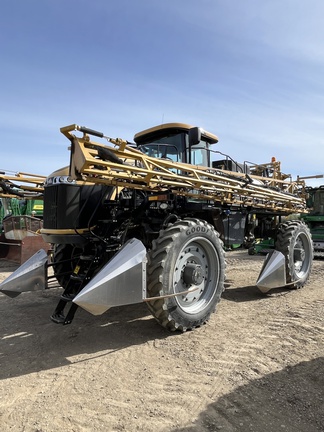 Used 2013 RoGator RG900 Self Propelled Sprayers at Horizon Ag & Turf in Falher, AB - Photo2