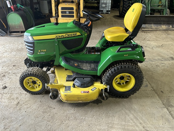  John Deere X758