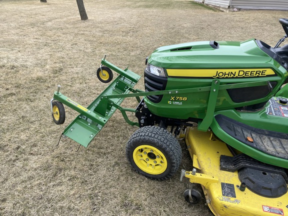 2021 John Deere X758 - Photo10