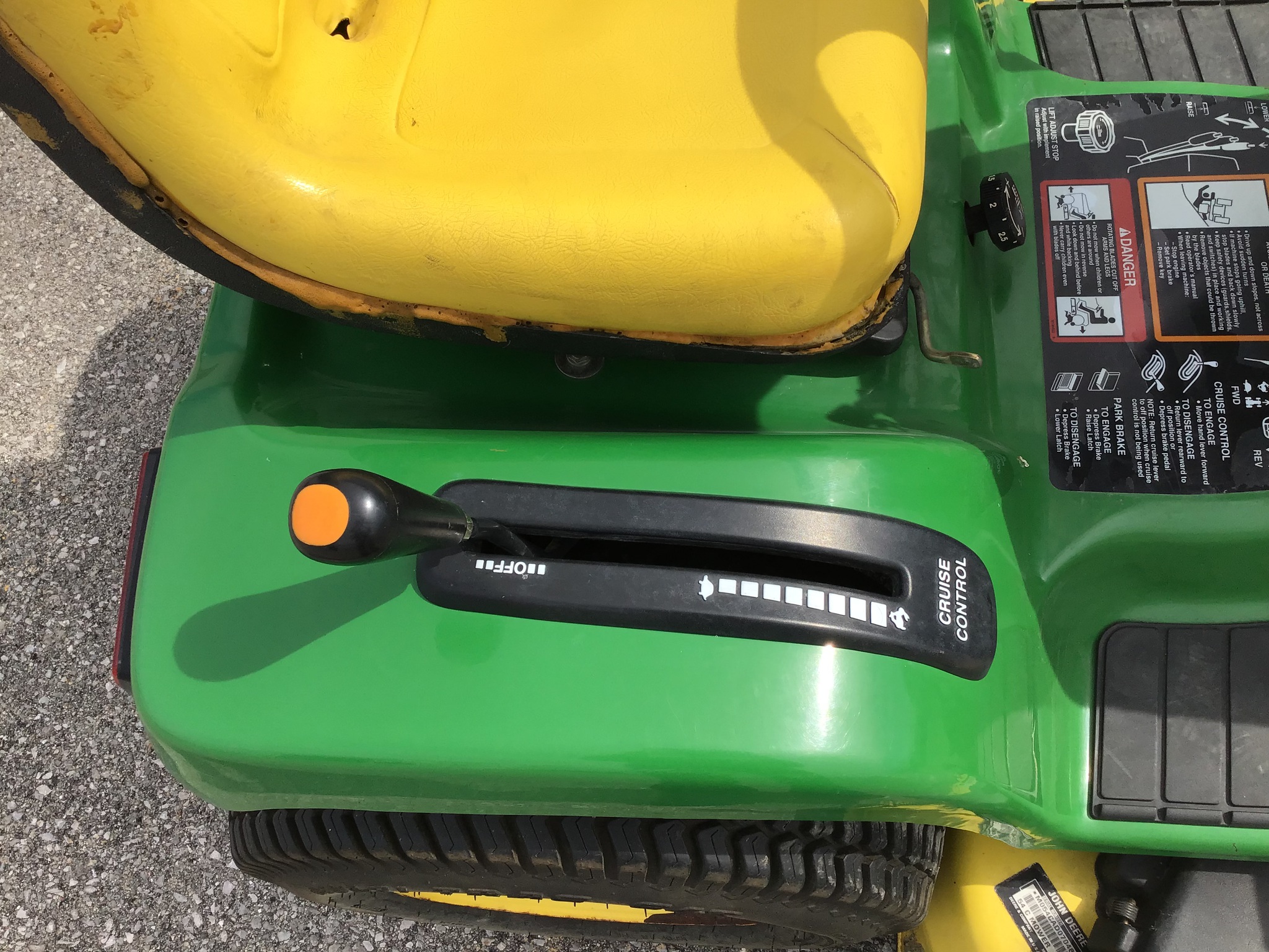 2003 John Deere GT245 Image 14