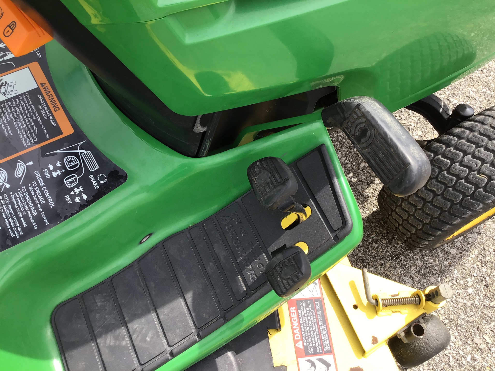 2003 John Deere GT245 Image 13