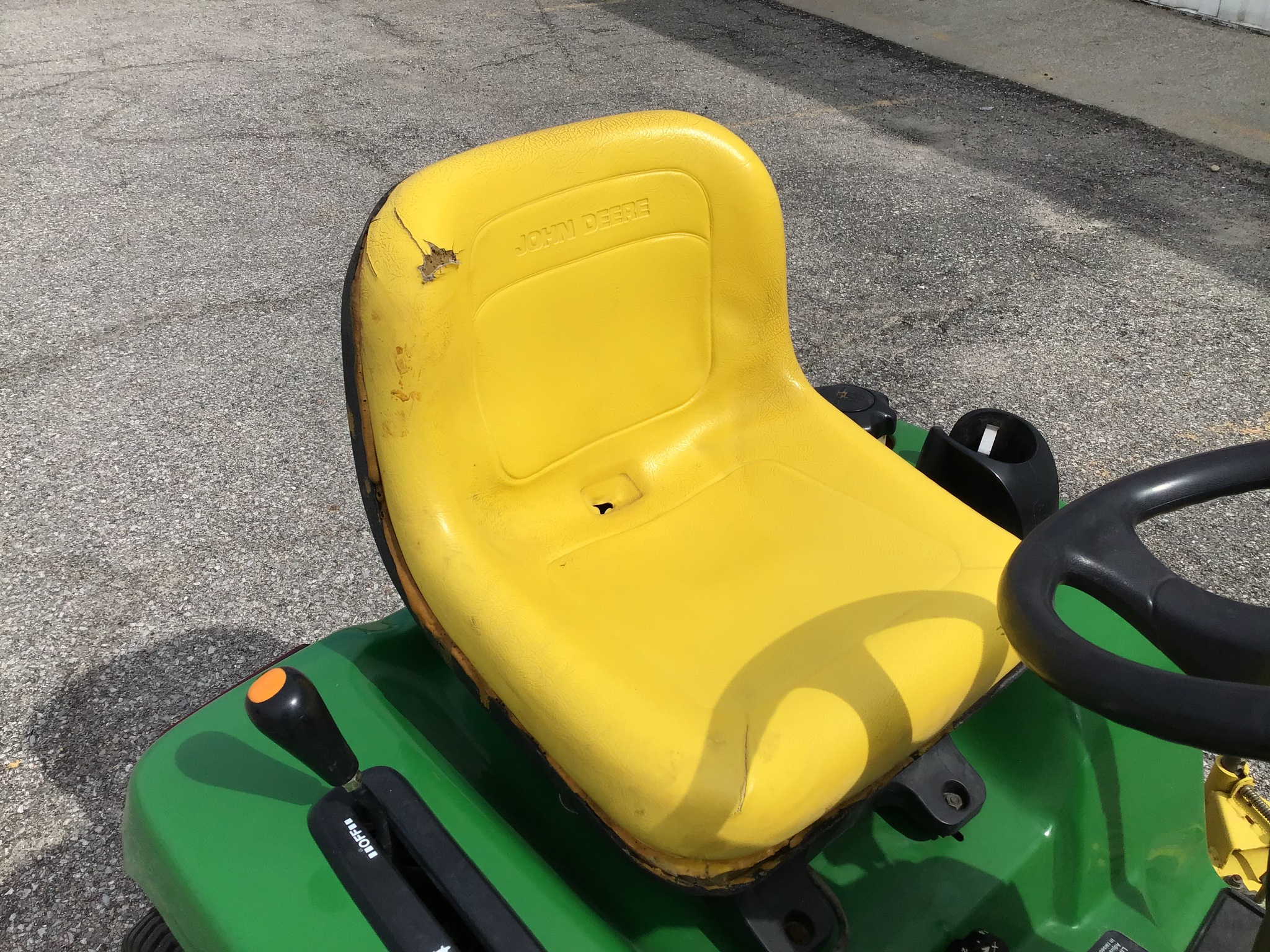 2003 John Deere GT245 Image 24