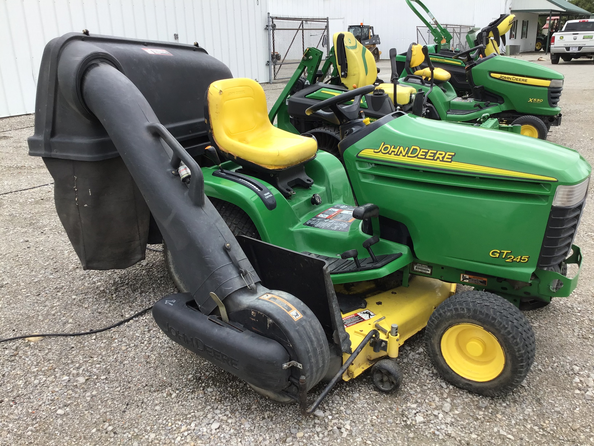 2003 John Deere GT245 Image 2